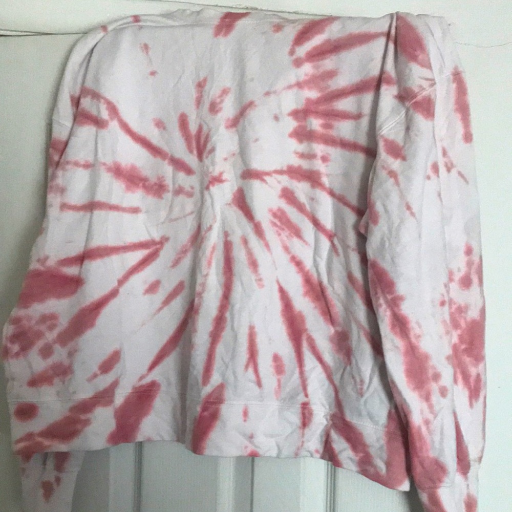 This is a the dye sweatshirt worn 3 times it is a XXL I don’t wear it anymore !